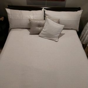 Queen size comforter set